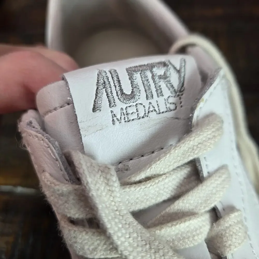 NEW AUTRY Medalist Low Womens Size 41 US 11 Leather Trainer Shoes Sneakers White